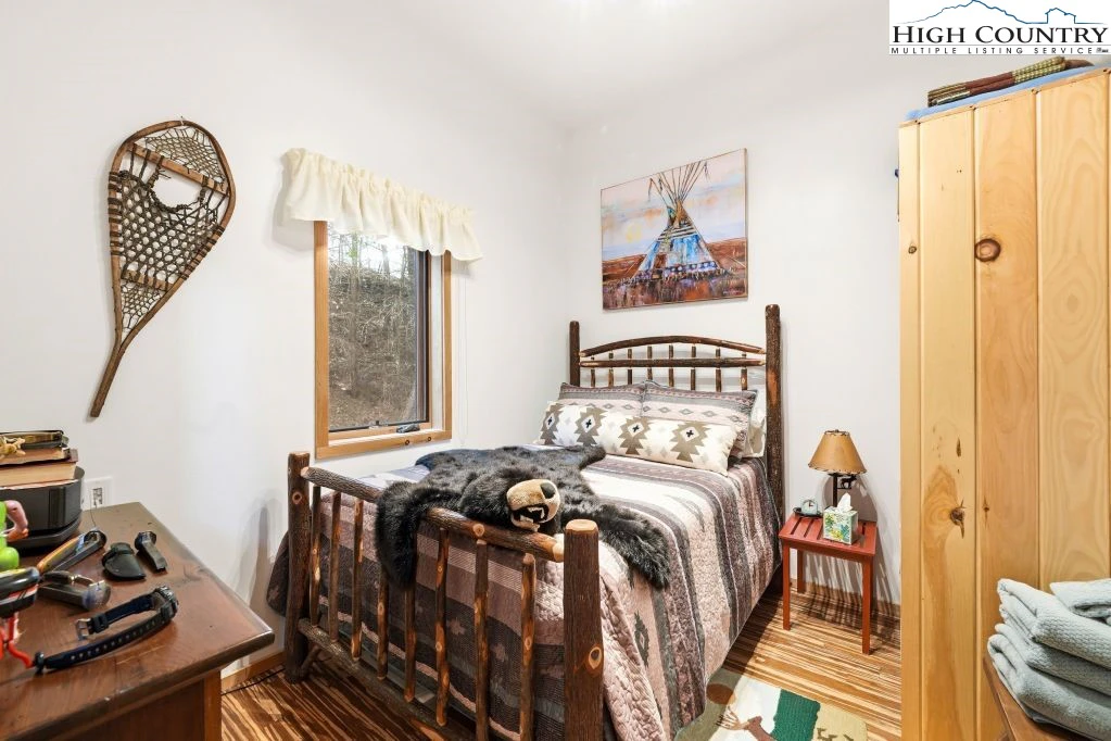 Image number 5 for the current listing