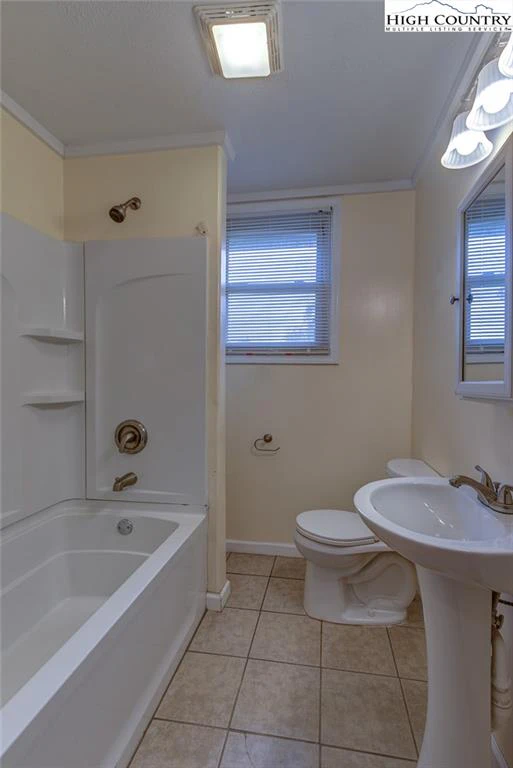 Image number 11 for the current listing