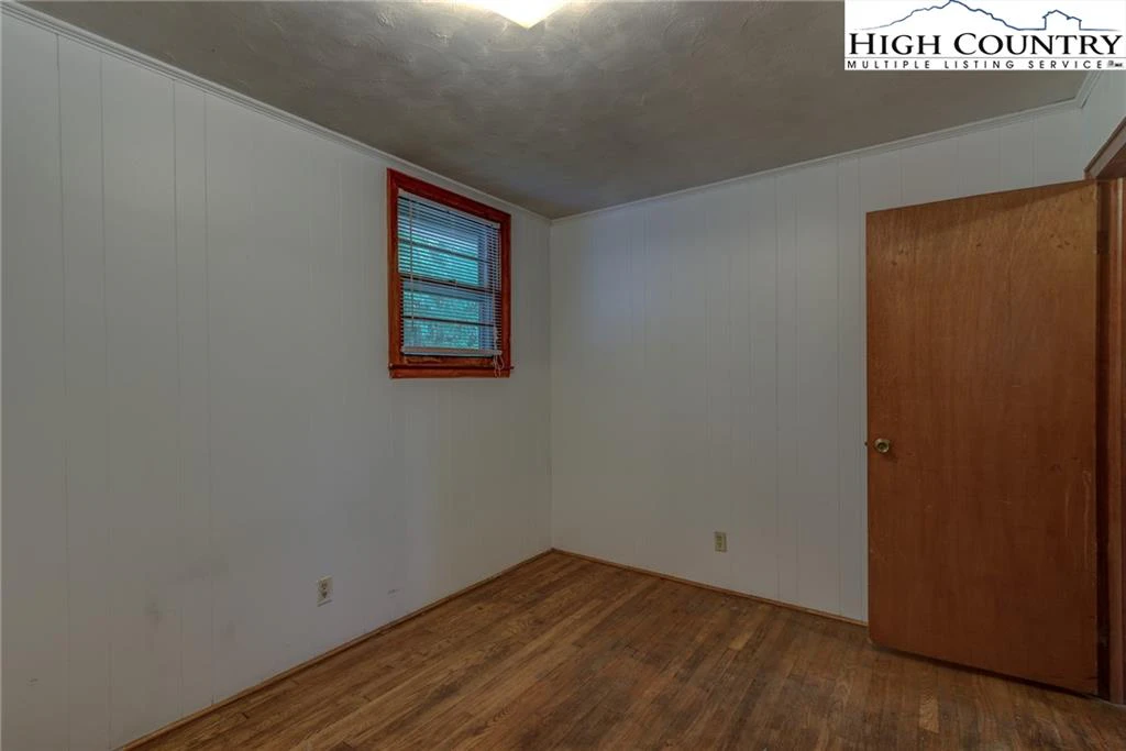 Image number 13 for the current listing