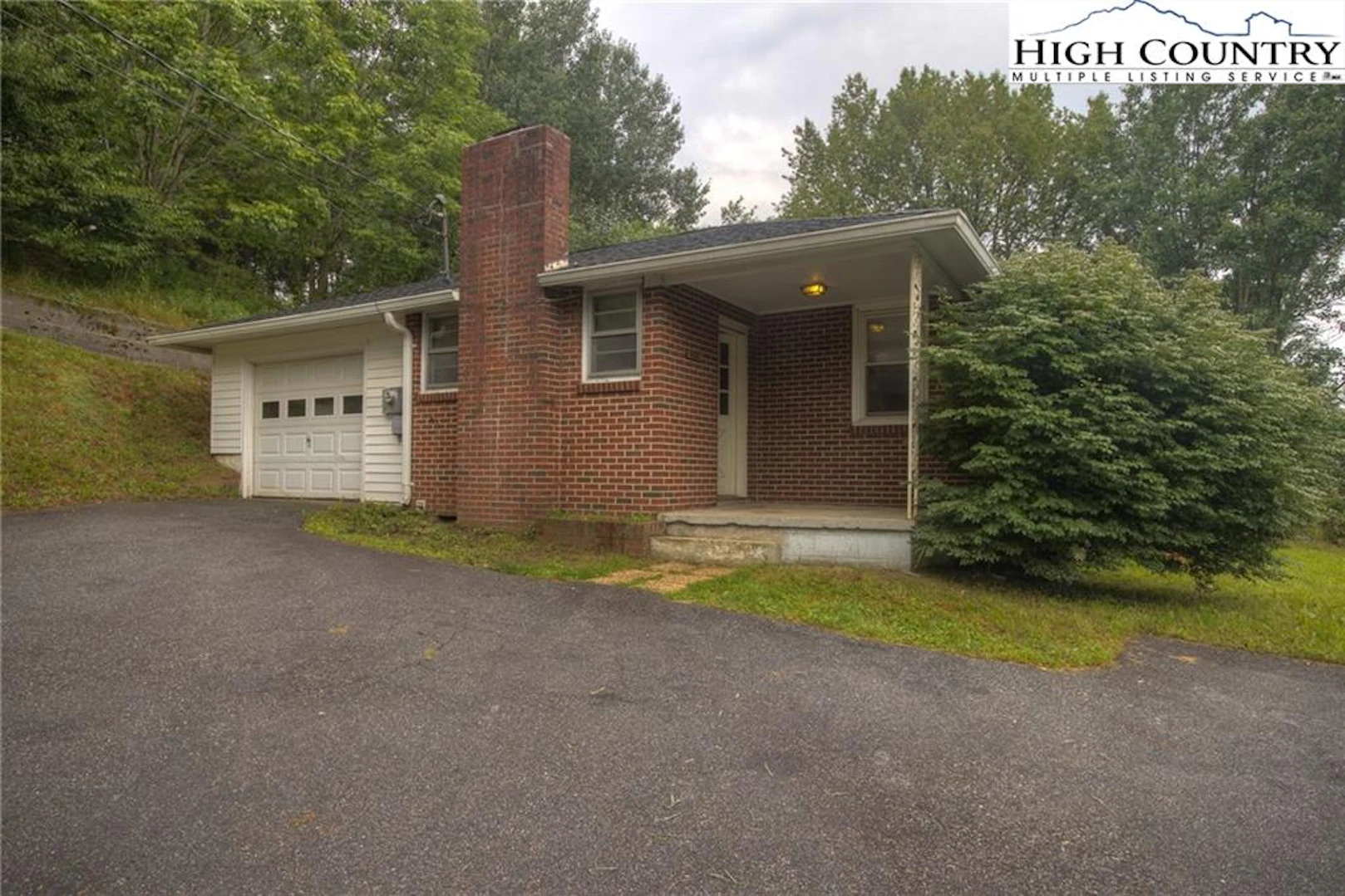 Image number 15 for the current listing