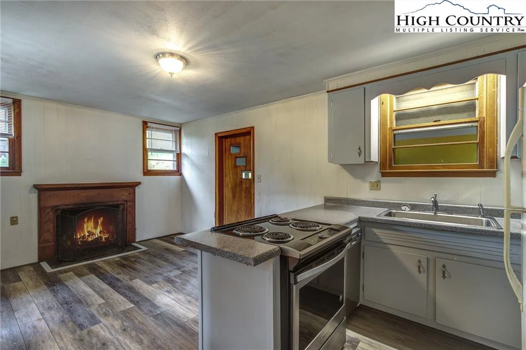Image number 3 for the current listing