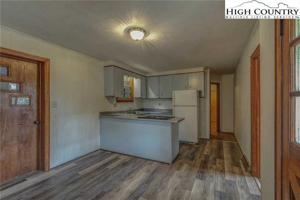 Image number 5 for the current listing