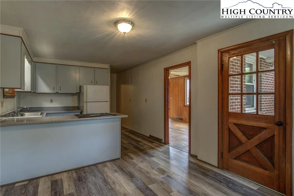 Image number 7 for the current listing