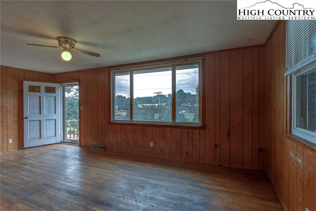 Image number 8 for the current listing