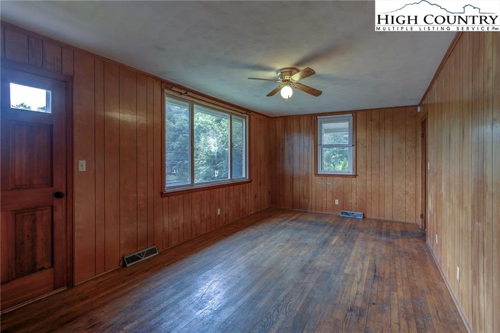 Image number 9 for the current listing