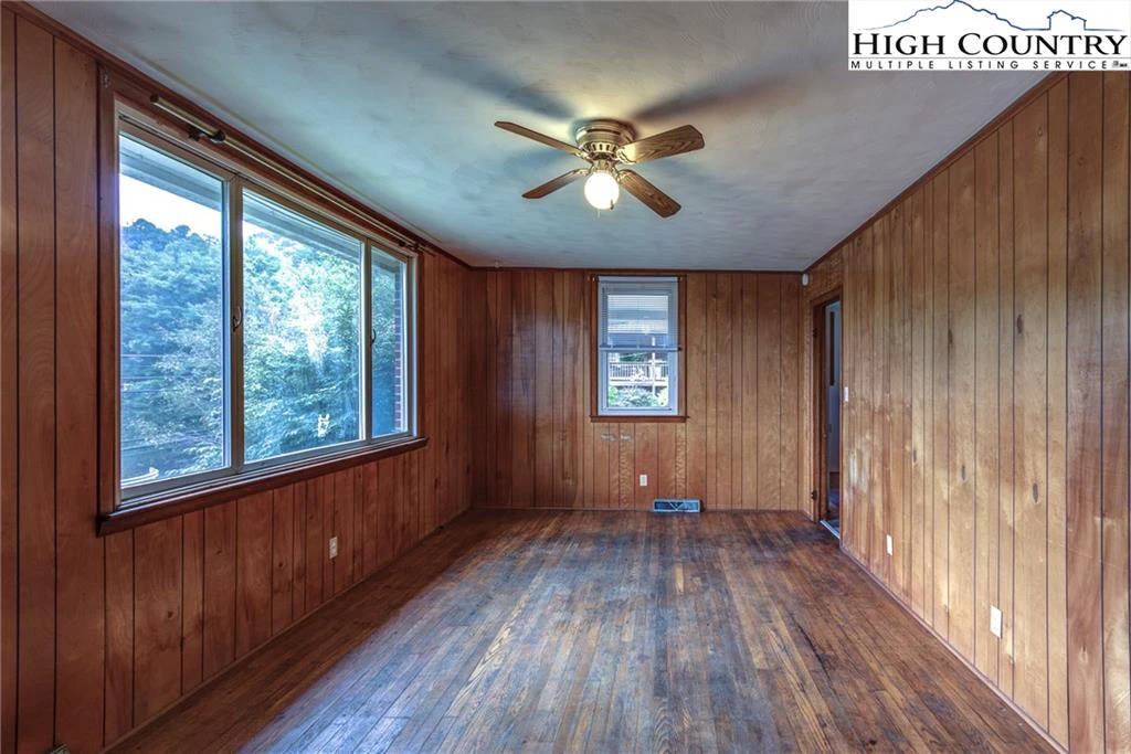 Image number 10 for the current listing