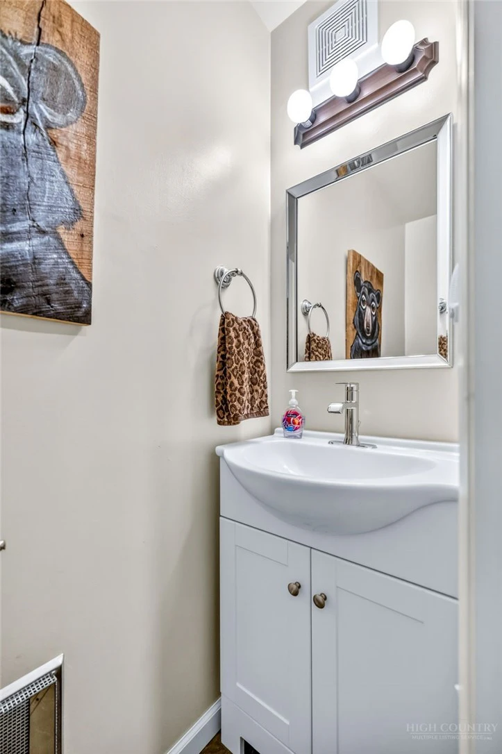 Image number 5 for the current listing