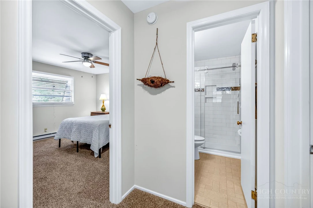 Image number 9 for the current listing