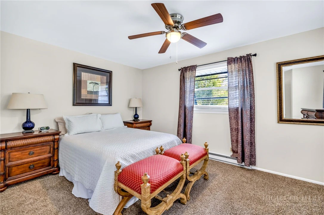 Image number 4 for the current listing