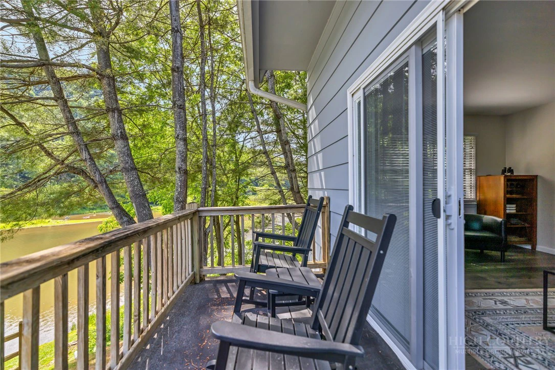 Image number 18 for the current listing