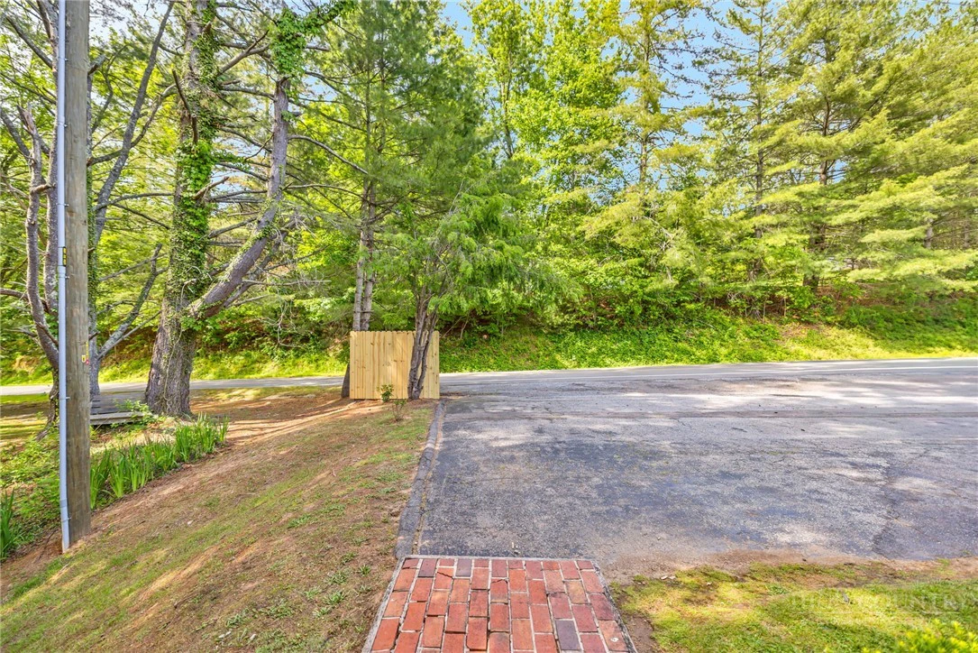 Image number 12 for the current listing