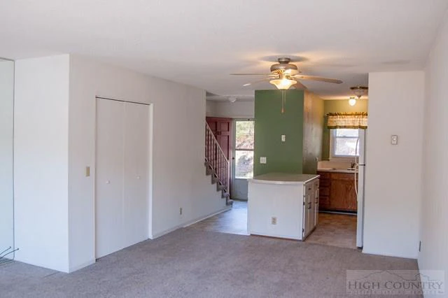 Image number 8 for the current listing