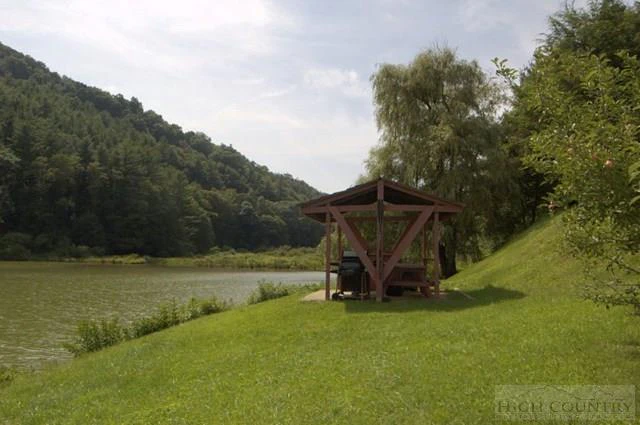 Image number 2 for the current listing