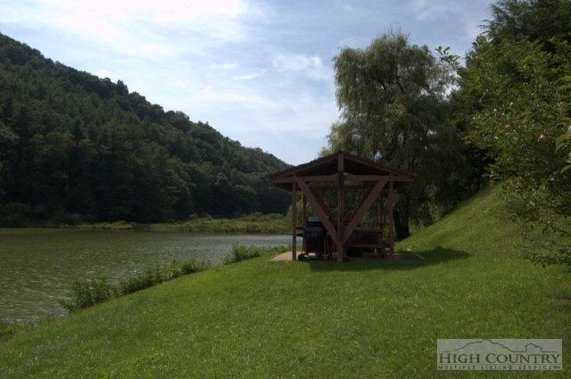 Image number 5 for the current listing