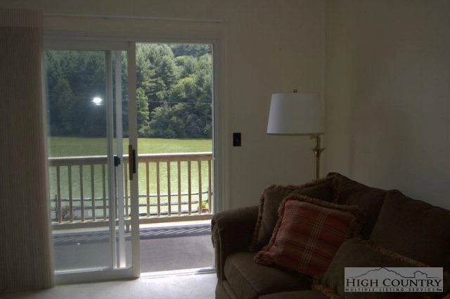 Image number 7 for the current listing
