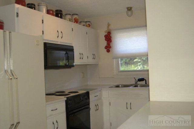 Image number 9 for the current listing