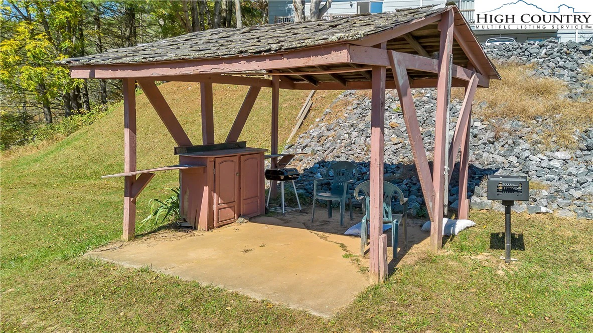 Image number 14 for the current listing