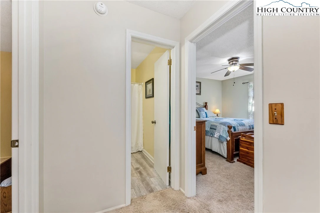 Image number 3 for the current listing
