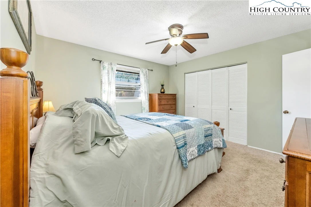 Image number 5 for the current listing