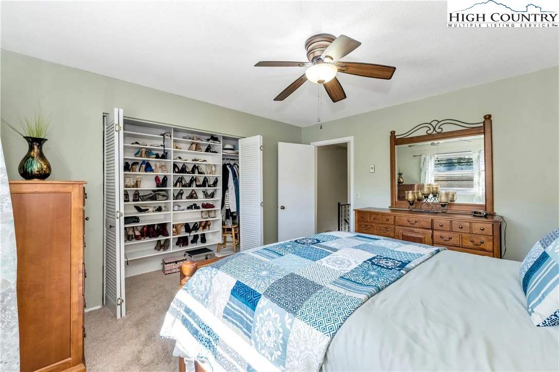 Image number 6 for the current listing