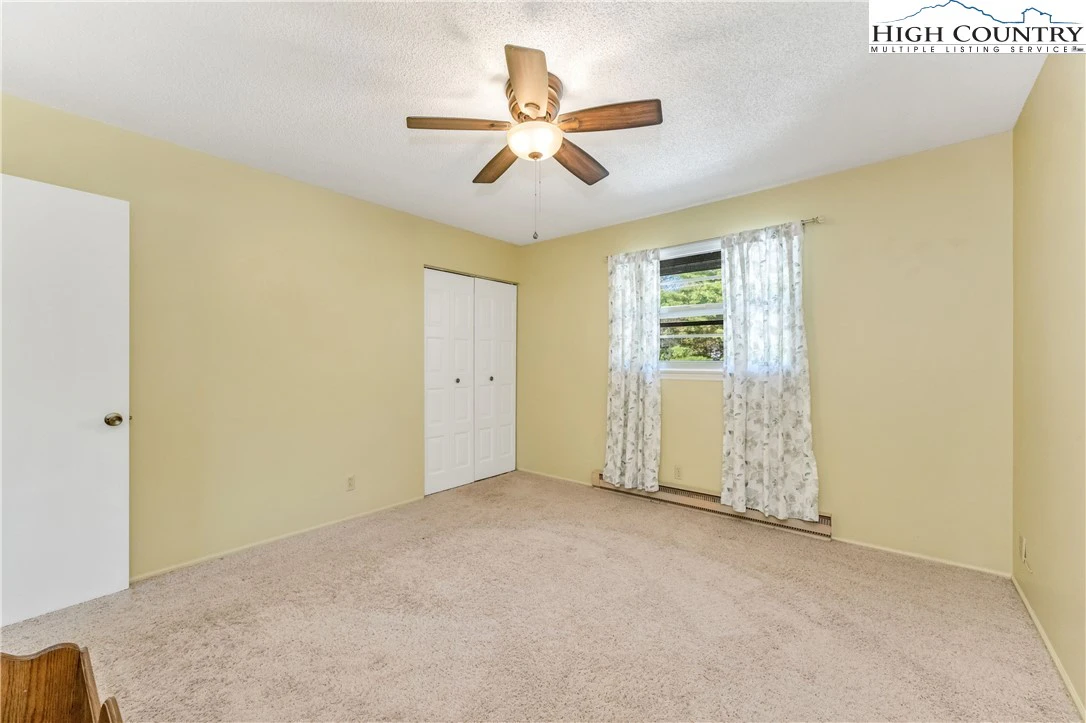 Image number 8 for the current listing