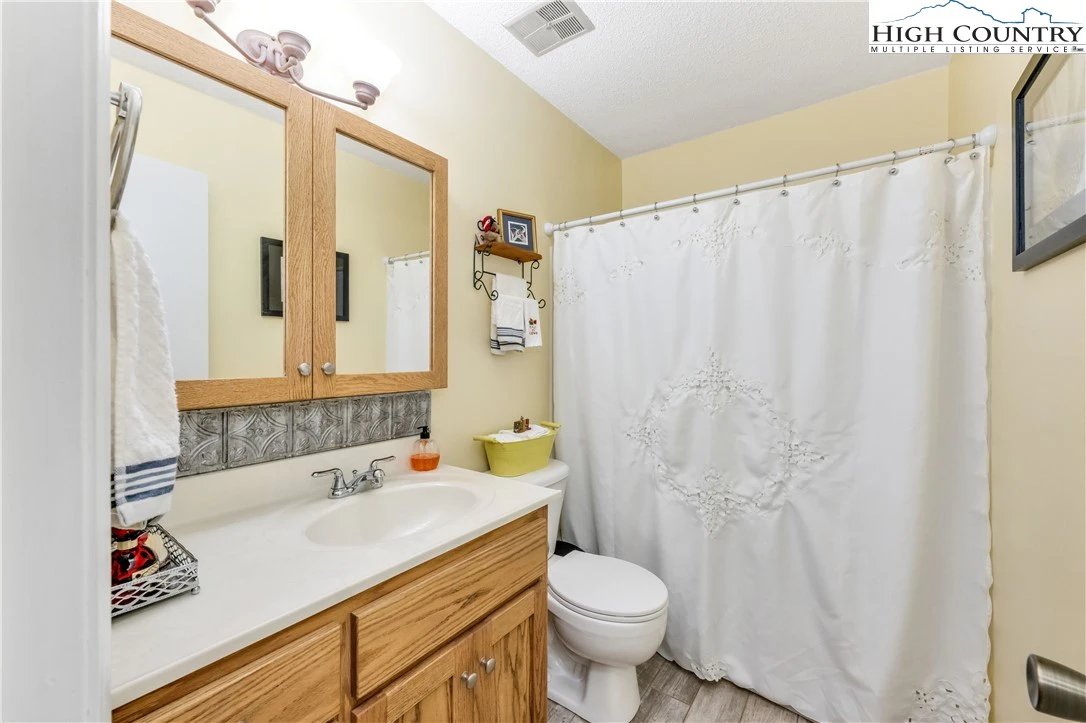 Image number 9 for the current listing