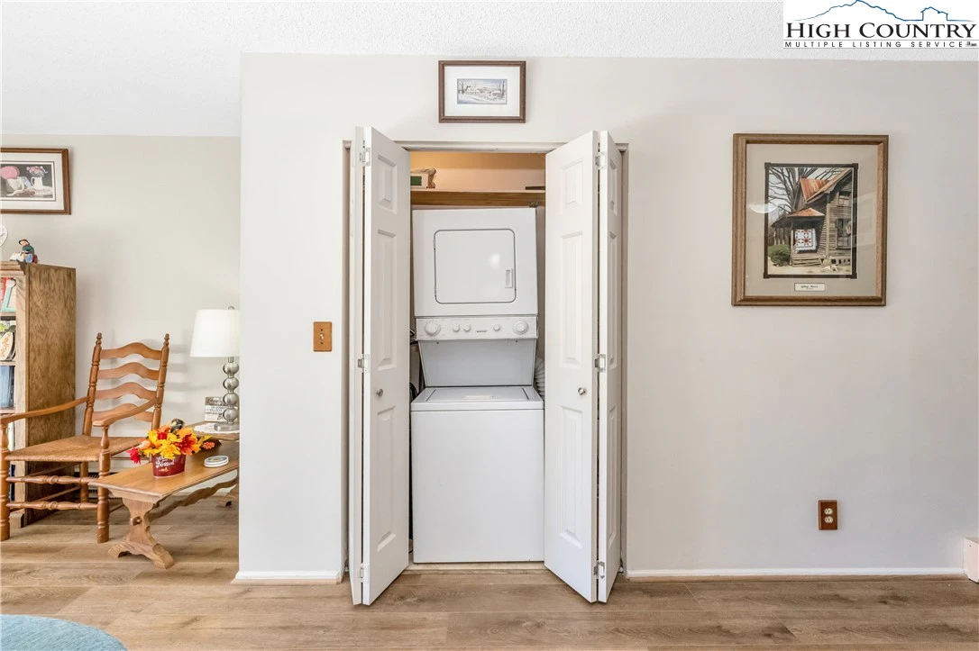 Image number 2 for the current listing