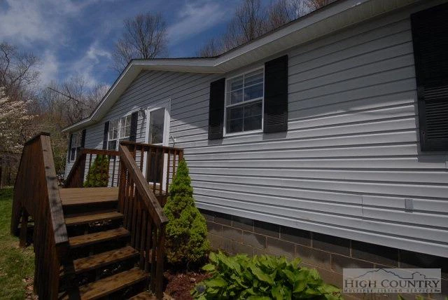 Image number 1 for the current listing