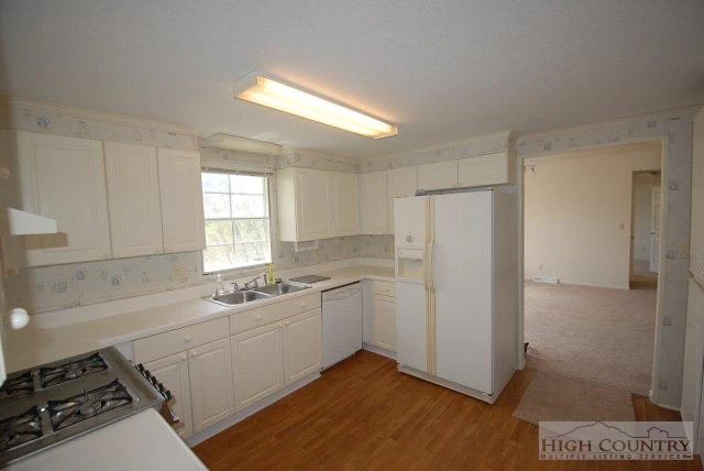 Image number 7 for the current listing