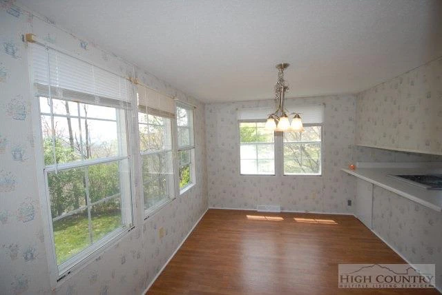 Image number 5 for the current listing