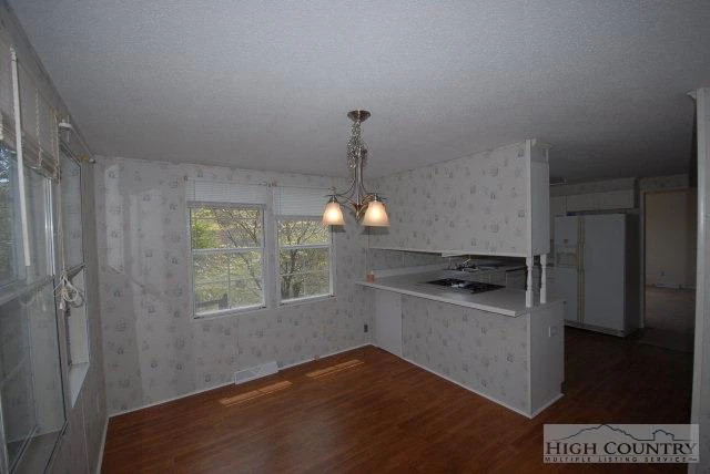 Image number 4 for the current listing