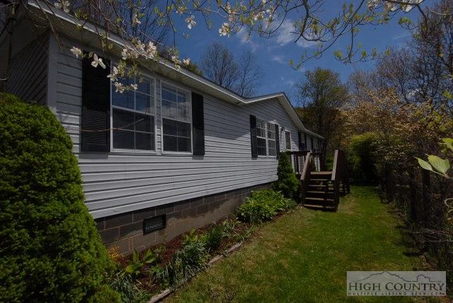 Image number 19 for the current listing
