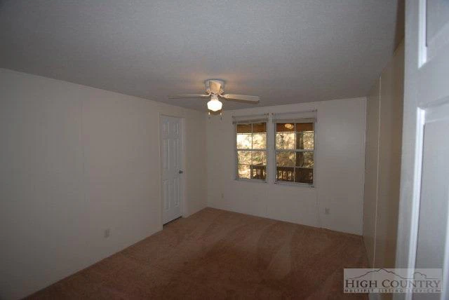 Image number 17 for the current listing