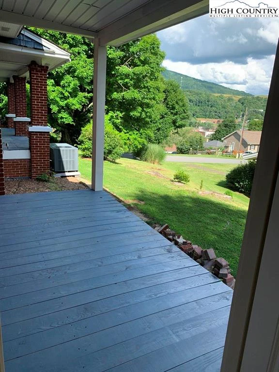 Image number 3 for the current listing