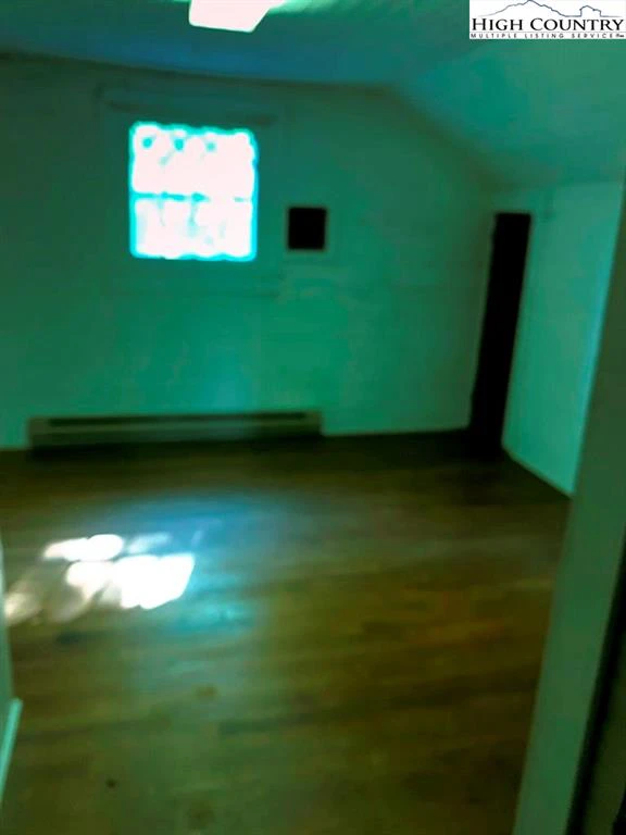 Image number 7 for the current listing