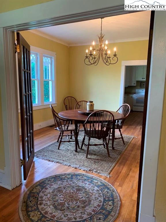Image number 9 for the current listing