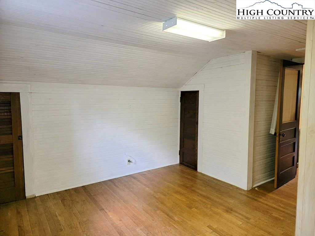 Image number 12 for the current listing