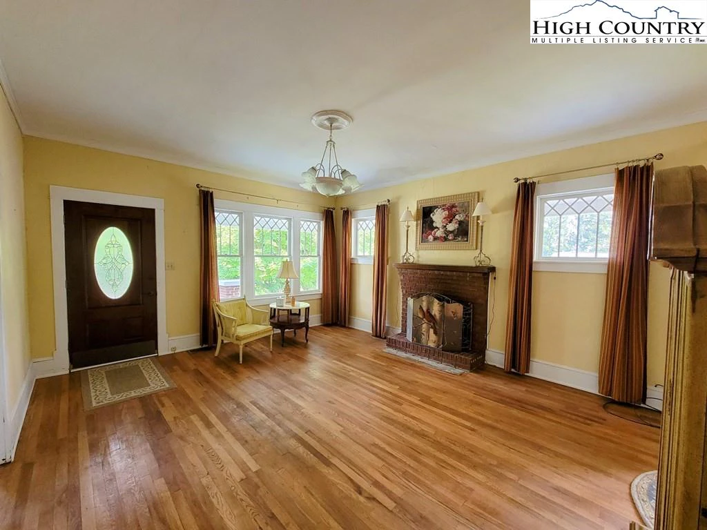 Image number 17 for the current listing