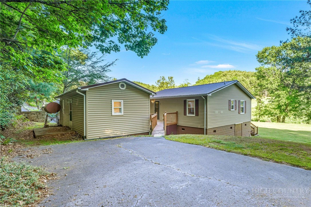Image number 1 for the current listing