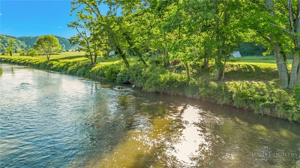 Image number 3 for the current listing