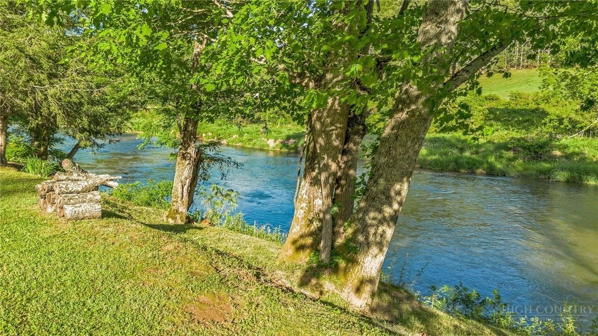 Image number 13 for the current listing