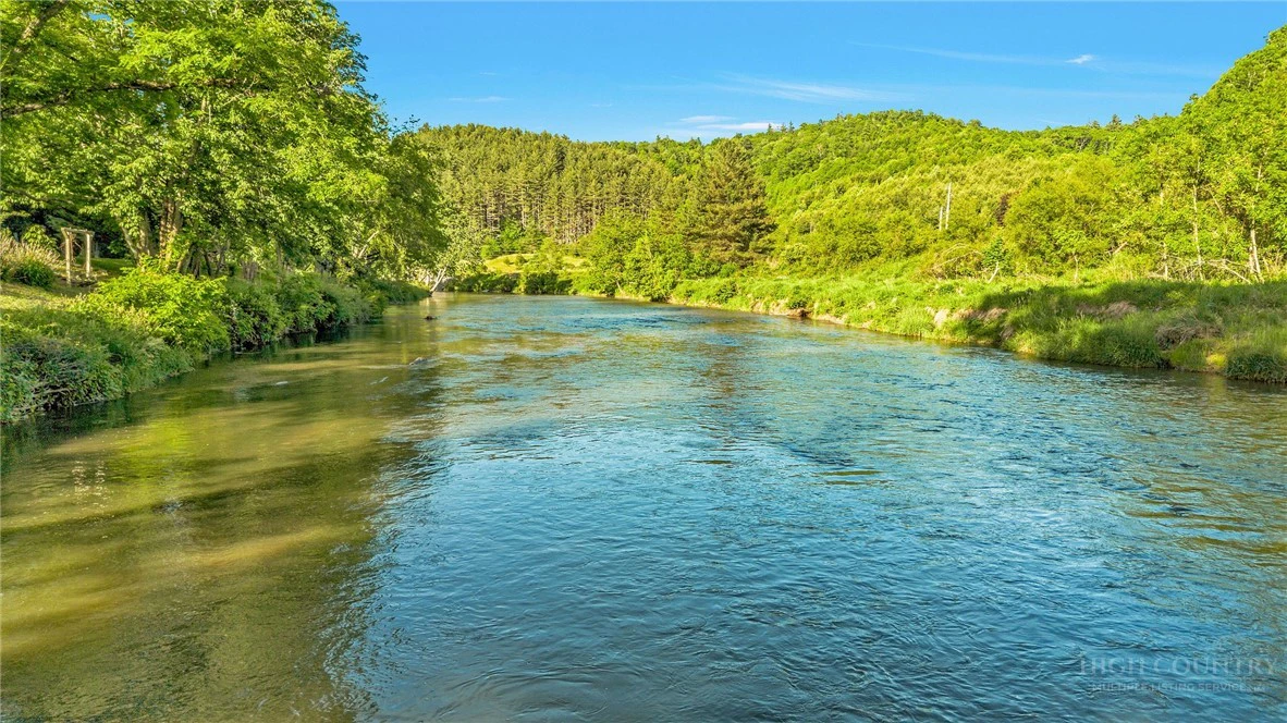 Image number 14 for the current listing