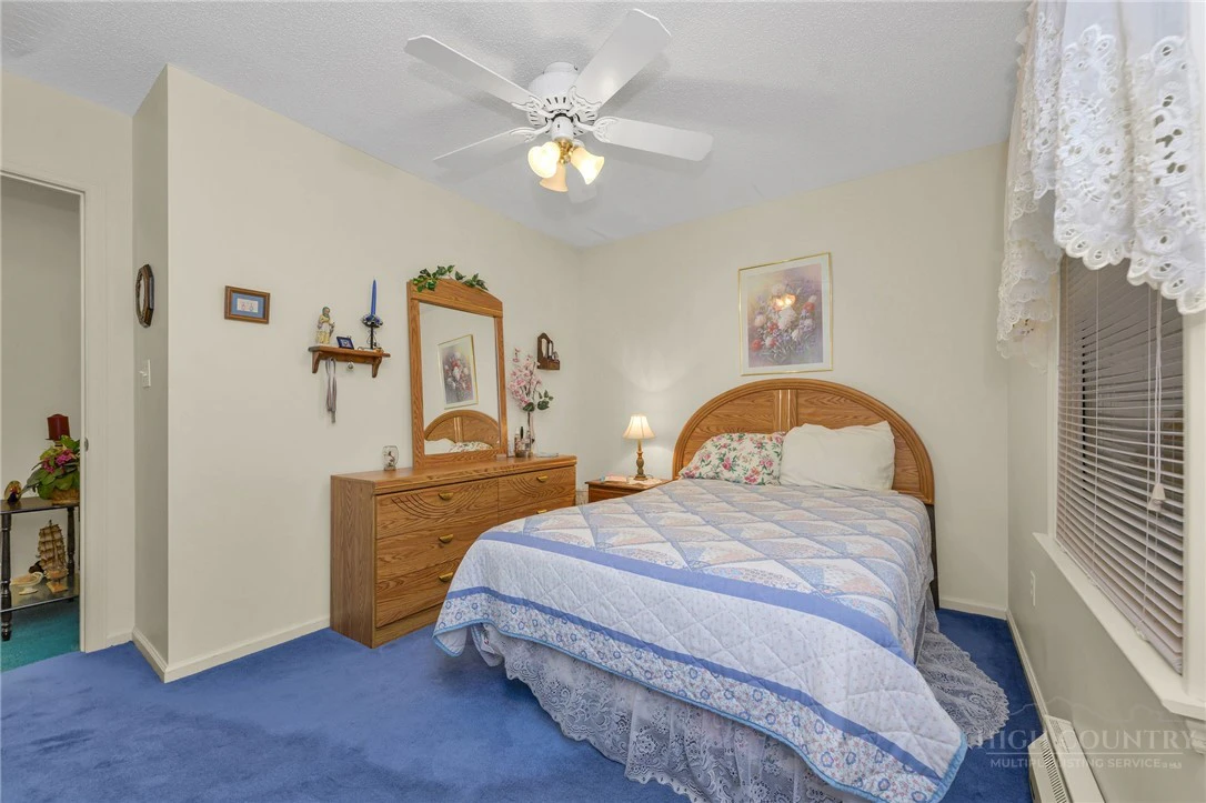 Image number 17 for the current listing