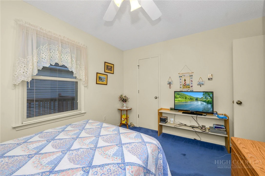 Image number 18 for the current listing