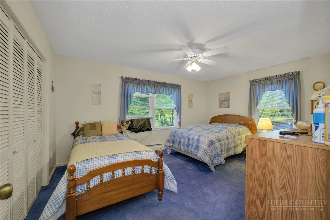 Image number 21 for the current listing