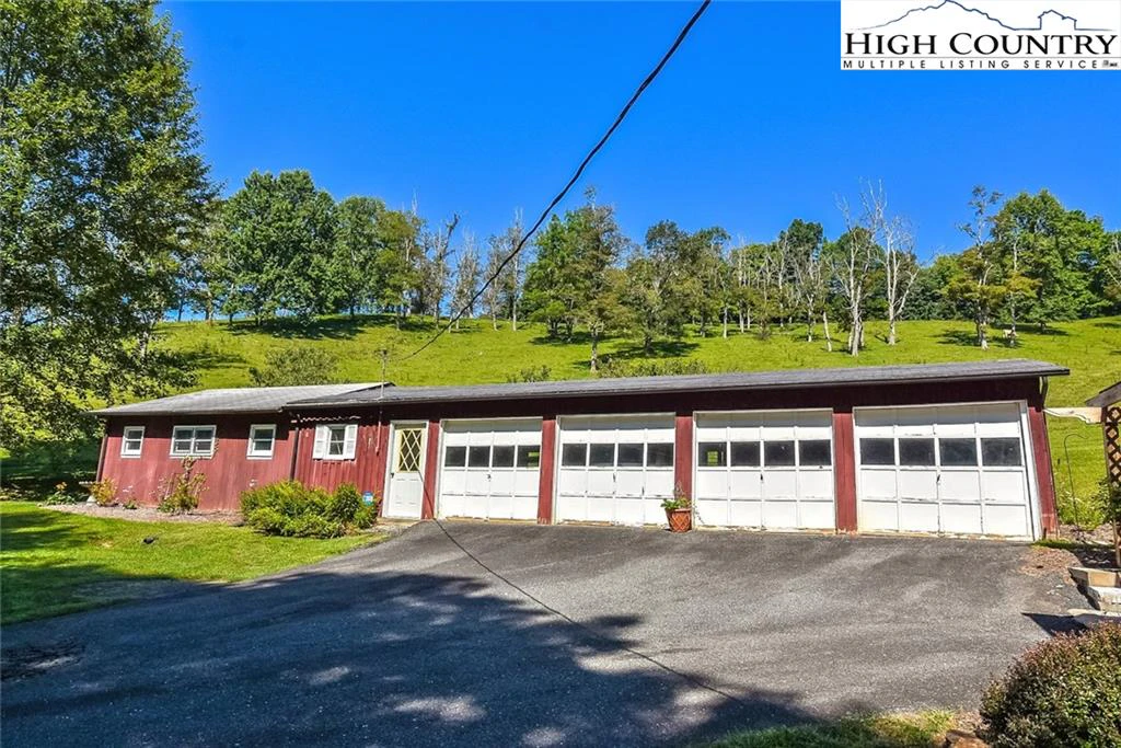Image number 11 for the current listing