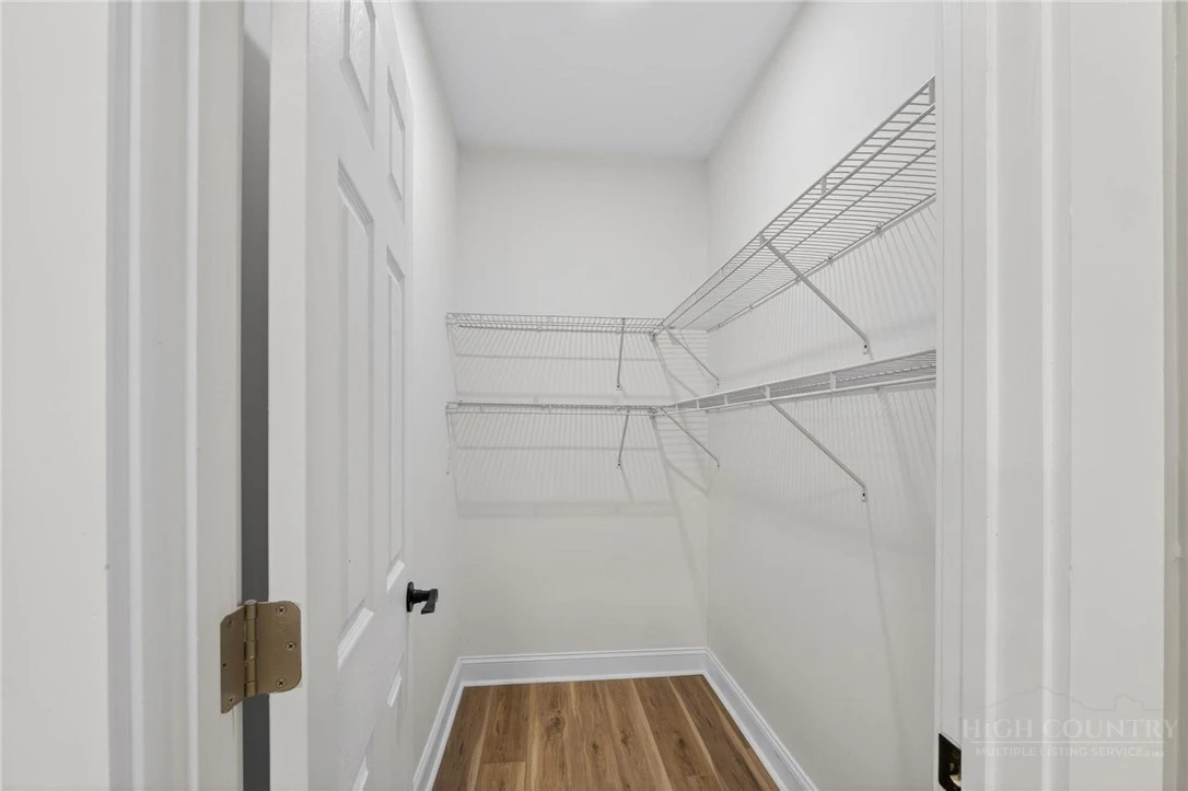 Image number 3 for the current listing