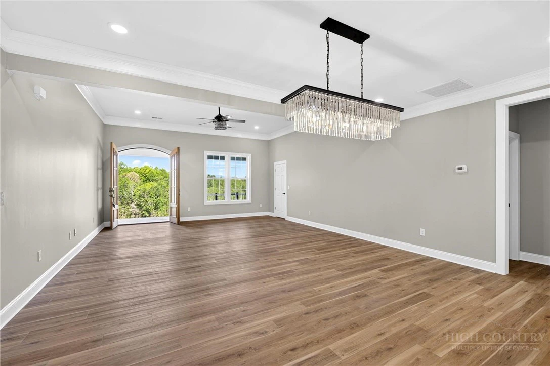 Image number 5 for the current listing