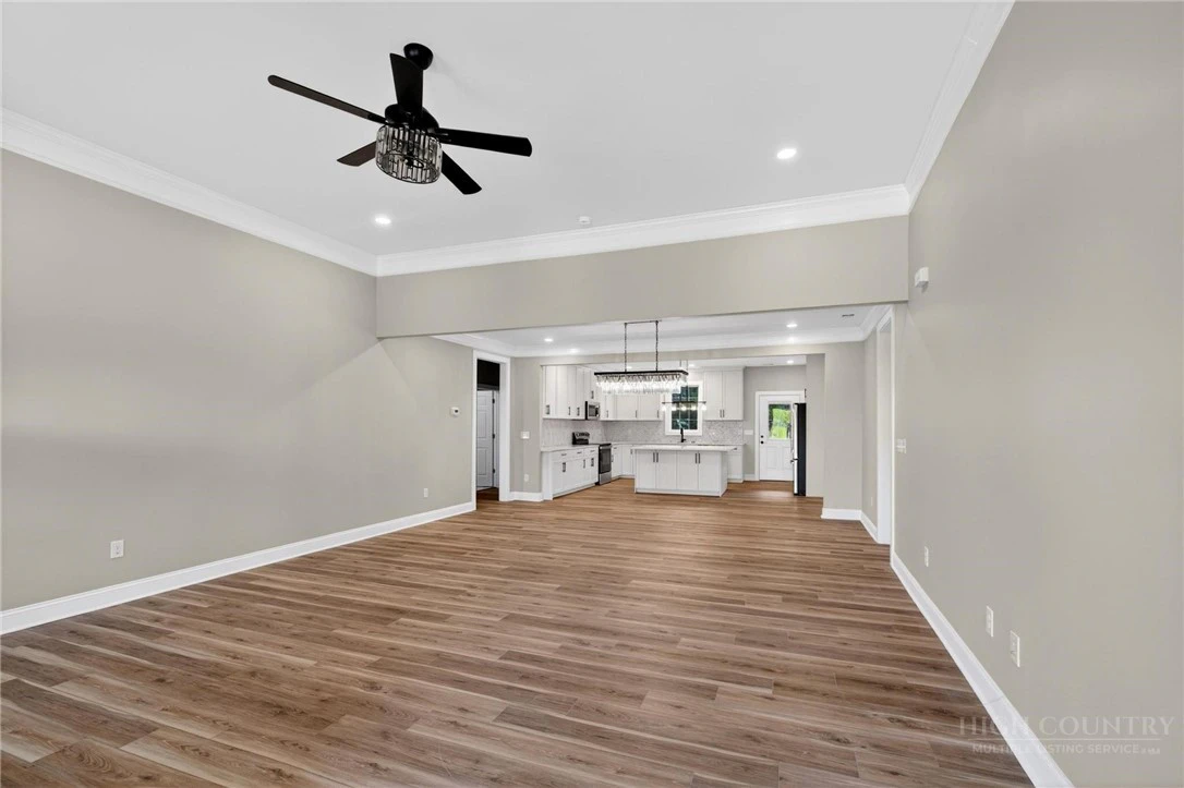 Image number 7 for the current listing