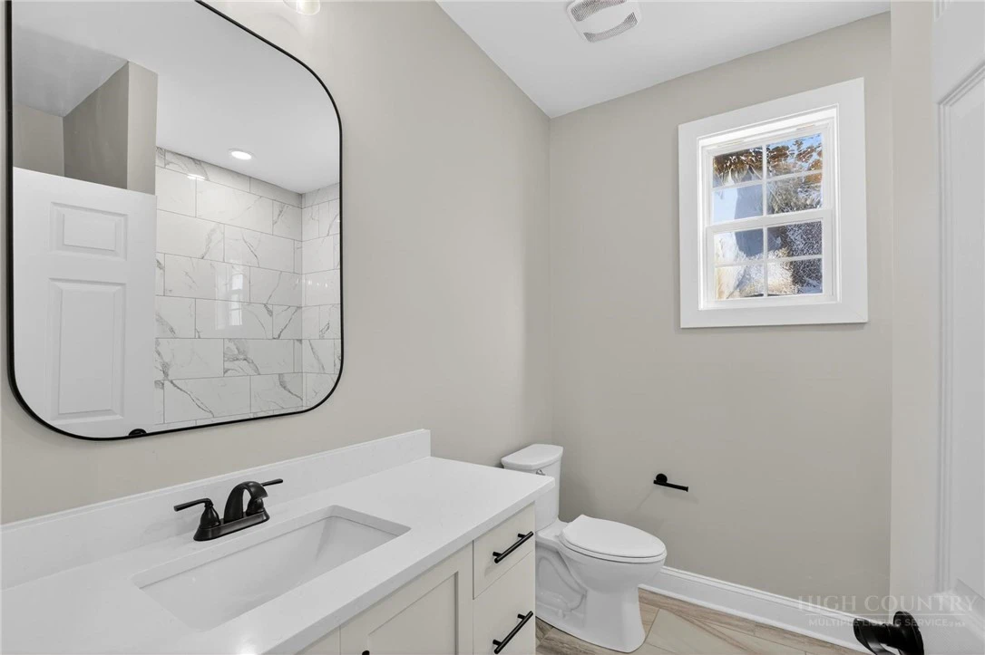 Image number 13 for the current listing